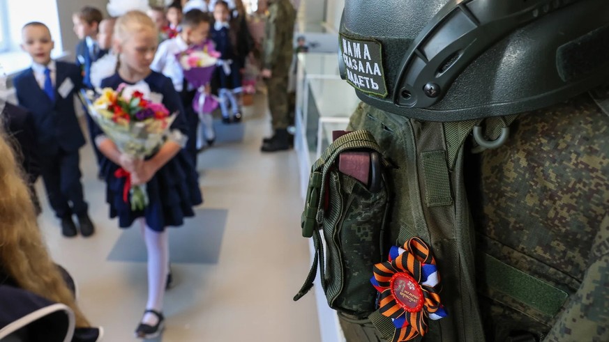 En Russie, les élèves sont initiés au discours officiel russe sur la guerre en Ukraine.