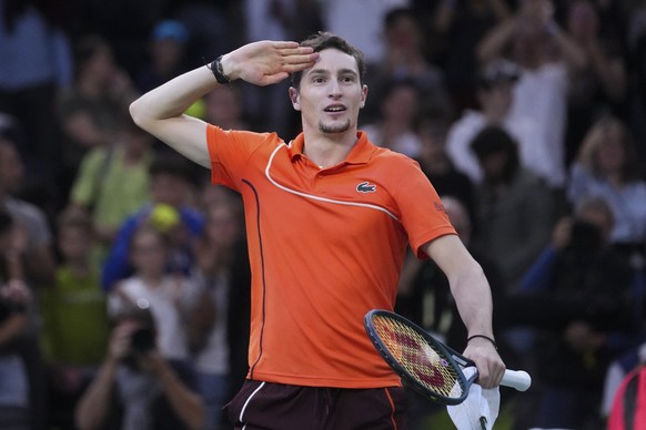 France&#039;s Ugo Humbert celebrates after winning the semifinal match of the Paris Masters tennis tournament against Russia&#039;s Karen Kachanov at the Accor Arena on Saturday, Nov. 2, 2024, in Pari ...