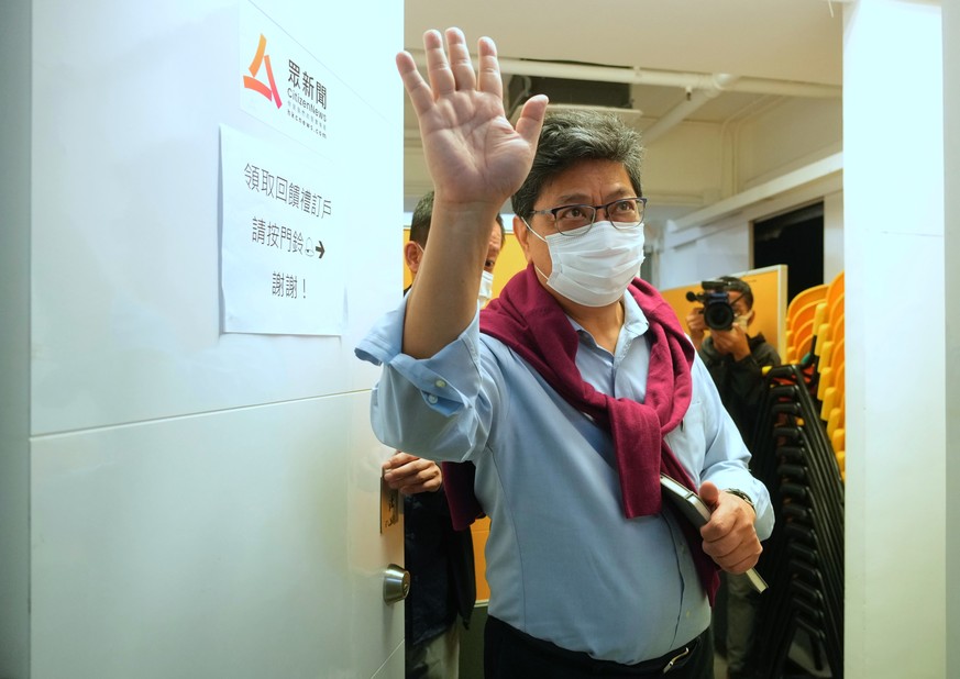 CORRECTS YEAR - Chris Yeung, founder and chief writer of Citizen News waves to journalists after a press conference outside his office in Hong Kong Monday, Jan. 3, 2022. The Hong Kong online news site ...