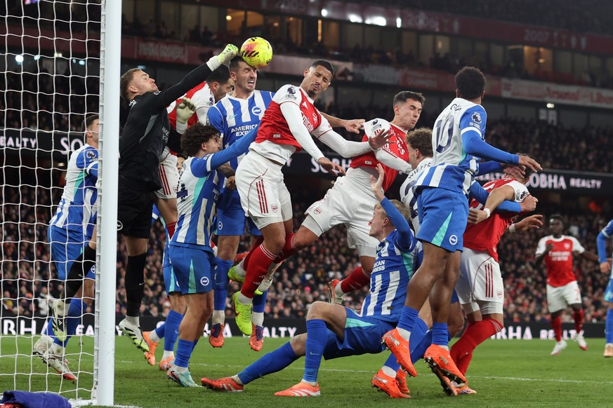 LONDON, ENGLAND - DECEMBER 27: Lewis Dunk of Brighton &amp; Hove Albion heads the ball away from an Arsenal corner kick during the Premier League match between Arsenal and Brighton &amp; Hove Albion a ...