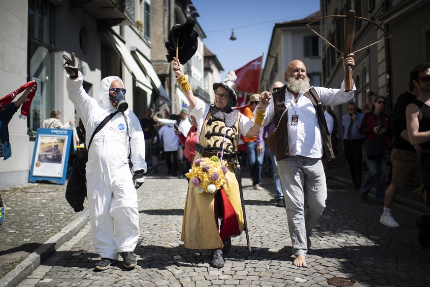 Des manifestants contre les mesures Covid, le samedi 24 avril 2021, à Rapperswil.