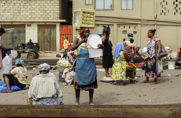 Strassenverkäufer in Ghana: Gewisse Wirtschaftsbereiche sind in vielen afrikanischen Ländern nicht staatlich erfasst.