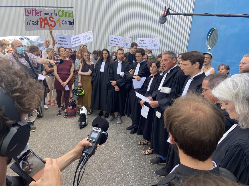 Les douze avocats des activistes ont annoncé vouloir recourir devant le Tribunal cantonal.