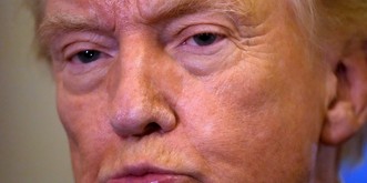 Trump tacle de nouveau la Suisse et Karin Keller-Sutter