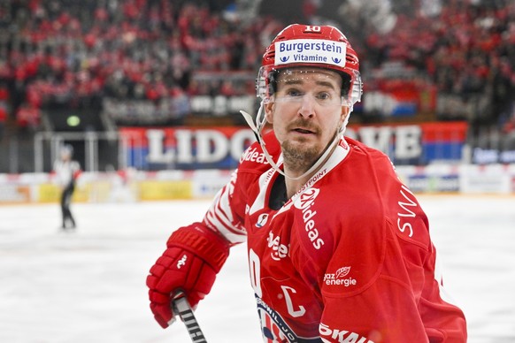 SC Rapperswil-Jona Lakers Roman Cervenka, im Eishockeyspiel der National League zwischen den Rapperswil-Jona Lakers und dem Geneve-Servette HC, am Dienstag, 20. Dezember 2022, in der St. Galler Kanton ...