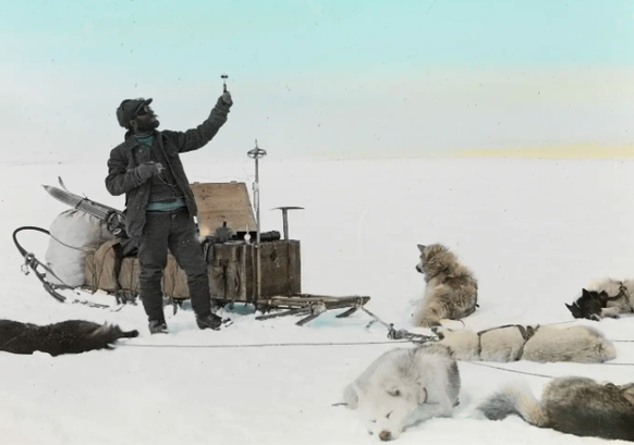 En route dans les glaces du Groenland : l&#039;explorateur arctique Alfred de Quervain, 1912.