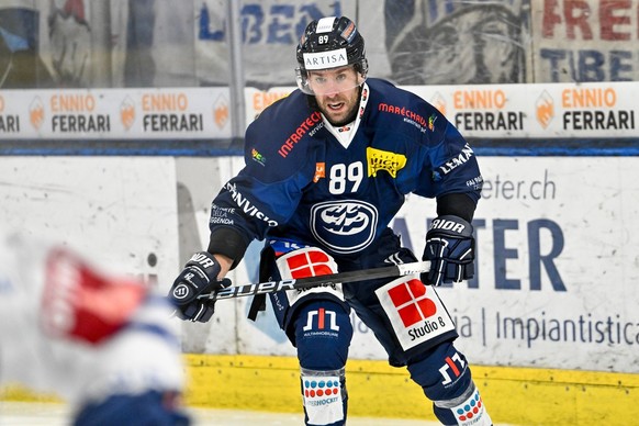 Christopher DiDomenico (HCAP) in action, during the regular season of National League A (NLA) Swiss Championship 2024/25 between HC Ambri Piotta and EV Zug at the ice stadium Gottardo Arena, Switzerla ...