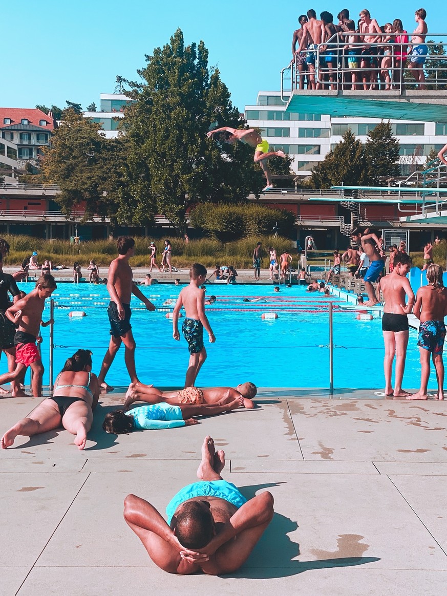 Les plongeoirs de la piscine de Bellerive, à Lausanne, juillet 2022. La tour de béton a été construite au début des années 1930.