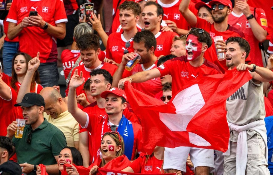 Diverses marches de supporters traverseront les villes suisses.