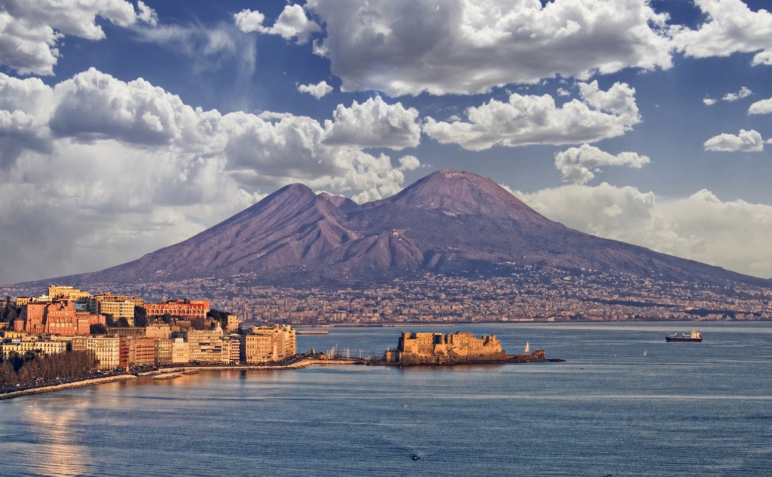 Le Vésuve bordant la baie de Naples