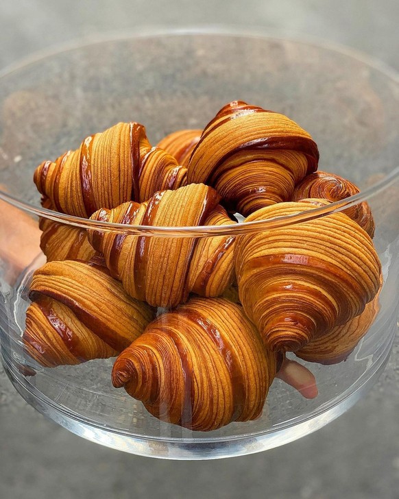 LE fameux croissant à la courbe voluptueuse. Une bombe atomique composée majoritairement de beurre et d'amour.