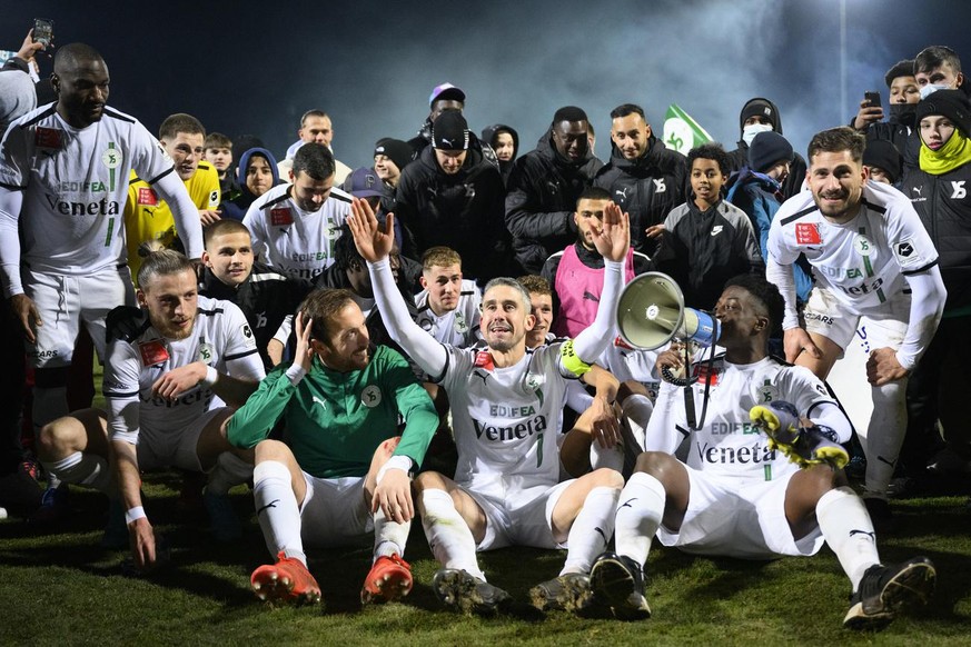 Les joueurs yverdonnois avec devant, de gauche a droite, Anthony Sauthier, William Le Pogam et Nehemie Lusuena celebrent la victoire a la fin de la rencontre 1/4 de finale de Coupe Suisse de football  ...