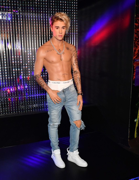 epa05633018 A wax figure of Canadian siner Justin Bieber after its unveiling at Madame Tussauds in Berlin, Germany, 15 November 2016. EPA/JENS KALAENE