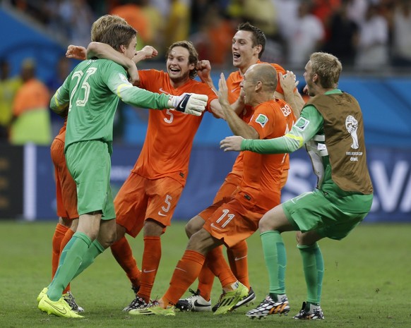 Netherlands&#039; goalkeeper Tim Krul (23) celebrates with Arjen Robben and goalkeeper Jasper Cillessen, right, after the Netherlands defeated Costa Rica 4-3 in a penalty shootout after a 0-0 tie duri ...