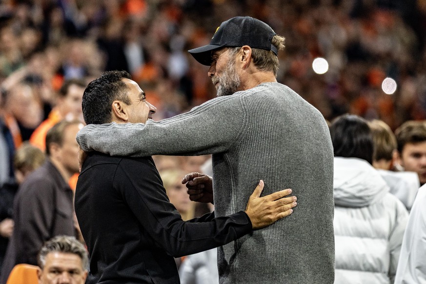epa13260713 Netherlands national coach Xavi Hernández, Germany national coach Jürgen Klopp during the UEFA Nations League match between the Netherlands and Germany at the Johan Cruijff ArenA, in Amste ...