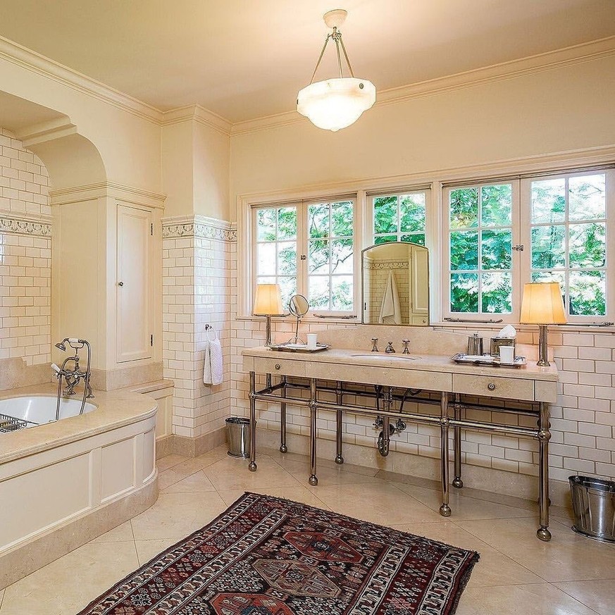 L'intérieur de la maison d'Angelina Jolie, qu'elle vient de vendre pour près de 25 millions dollars, à Los Angeles.