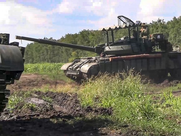 Un char russe prend position dans la r間ion russe de Koursk, vis閑 par une incursion ukrainienne.