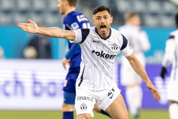 FC Zuerichs Blerim Dzemaili gibt Anweisungen im Fussball Meisterschaftsspiel der Super League zwischen dem FC Luzern und dem FC Zuerich am Mittwoch, 2. Maerz 2022 in der Swissporarena in Luzern. (KEYS ...