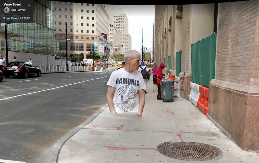 Merkwürdiges Zeug auf Google Street View 
https://www.cnet.com/pictures/crazy-images-caught-on-google-street-view/