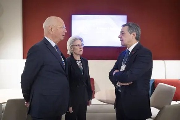 WEF-Gründer Klaus Schwab und seine Frau Hilde mit Bundesrat Cassis am Sonntag in Davos.