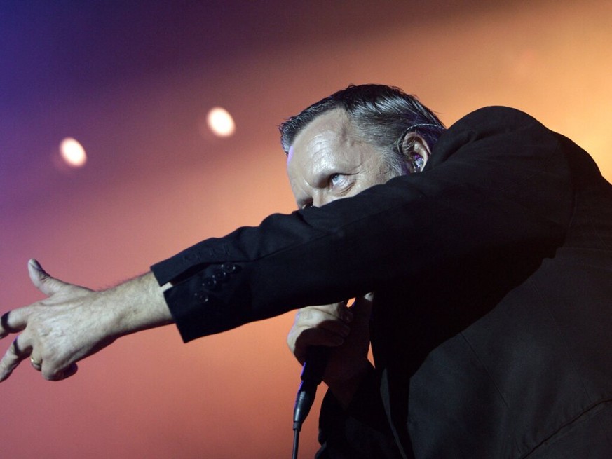 Renaud était accompagné au piano de son ami Alain Lanty, d&#039;un accordéoniste ainsi que d&#039;un ensemble d&#039;instruments à cordes (archives).