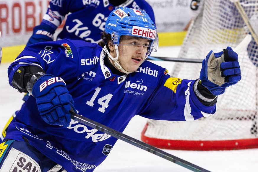 EHC Kloten Stuermer Mischa Ramel waehrend dem Eishockey-Meisterschaftsspiel der National League zwischen den Teams EHC Kloten und EV Zug am Donnerstag, 27. Februar 2025, in Kloten. (KEYSTONE/Patrick B ...