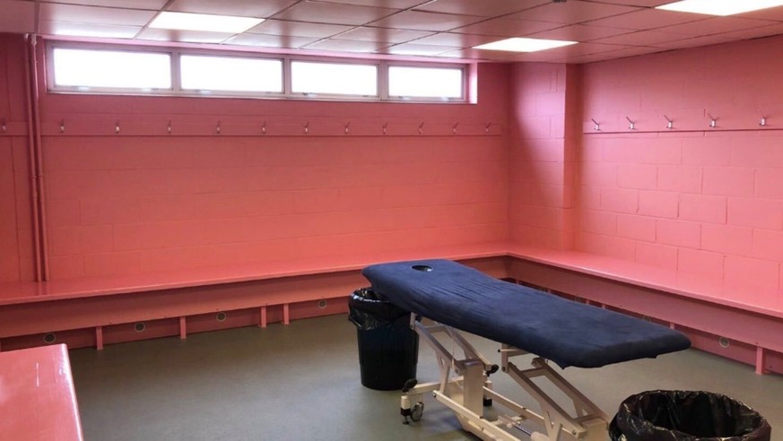 Le vestiaire en question.