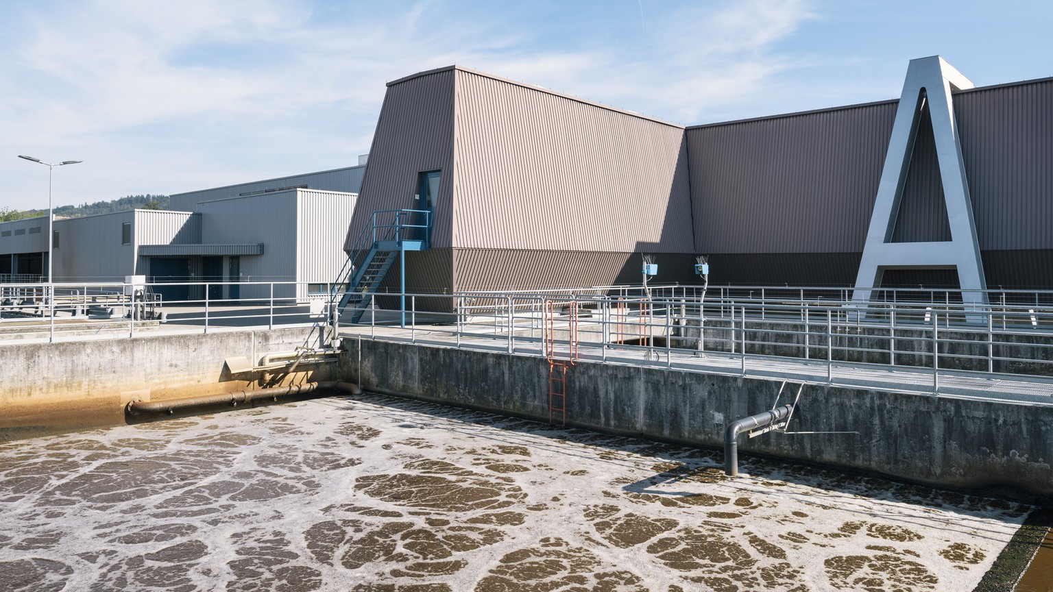 ZUR KLAERANLAGE WERDHOELZLI STELLEN WIR IHNEN HEUTE, DONNERSTAG, 20. SEPTEMBER 2017, FOLGENDES BILDMATERIAL ZUR VERFUEGUNG --- Biological treatment at the wastewater treatment plant Werdhoelzli in Zur ...