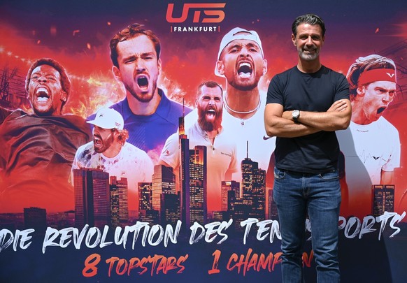 PRODUKTION - 13.07.2023, Hessen, Frankfurt/Main: Tennis-Starcoach Patrick Mouratoglou nimmt an einer Pressekonferenz zum Ultimate Tennis Showdown (UTS) teil. Er organisiert das Tennis-Event in Frankfu ...