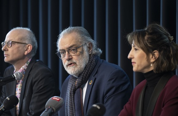 KEYPIX - Michael Toengi, Vizepraesident, Carlo Sommaruga, Prasident, und Jessica Jaccoud, Vorstand, von links, vom Mieterinnen-und Mieterverband Schweiz MVS, sprechen an einer Medienkonferenz zum Miet ...