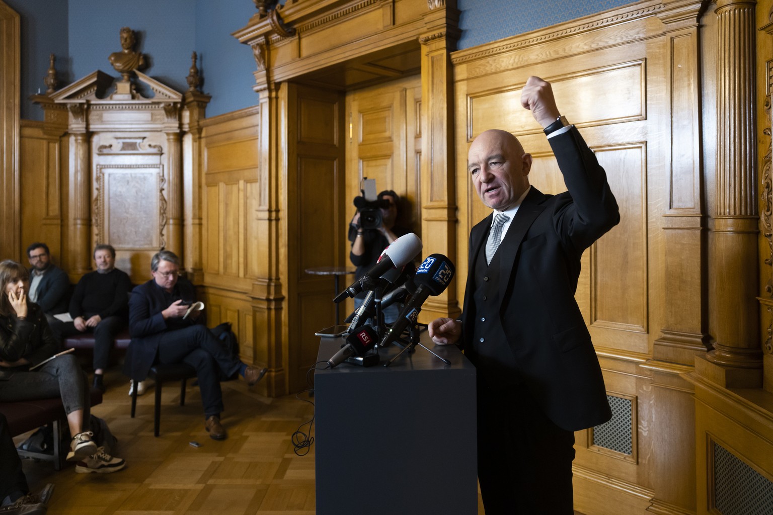 Daniel Jositsch, Staenderat SP-ZH, nimmt waehrend einer Medienkonferenz Stellung zur Bundesratskandidatur, am Dienstag, 8. November 2022, im Bundeshaus in Bern. (KEYSTONE/Peter Klaunzer)