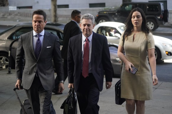 Les avocats d'Harvey Weinstein arrivant au tribunal de Los Angeles, le 24 octobre 2022.