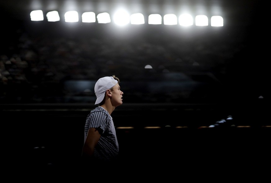 epa10678468 Holger Rune of Denmark plays Casper Ruud of Norway in their Men&#039;s quarterfinal match during the French Open Grand Slam tennis tournament at Roland Garros in Paris, France, 07 June 202 ...