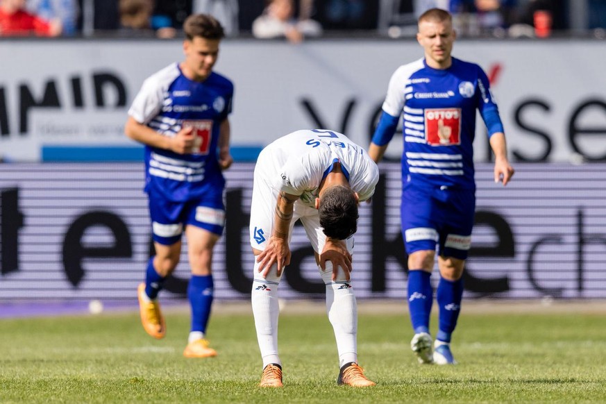 FC Lausanne-Sports Simone Grippo, Mitte, aergert sich ueber das Gegentor zum 1:0 im Fussball Meisterschaftsspiel der Super League zwischen dem FC Luzern und dem FC Lausanne-Sport am Sonntag, 1. Mai 20 ...