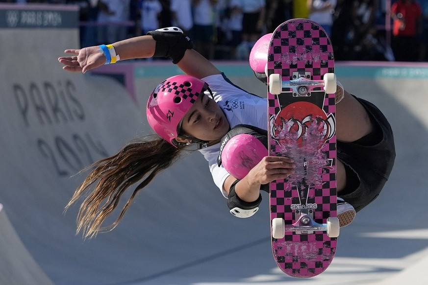 Arisa Trew of Australia competes during the women&#039;s skateboarding park final at the 2024 Summer Olympics, Tuesday, Aug. 6, 2024, in Paris, France. (AP Photo/Frank Franklin II)