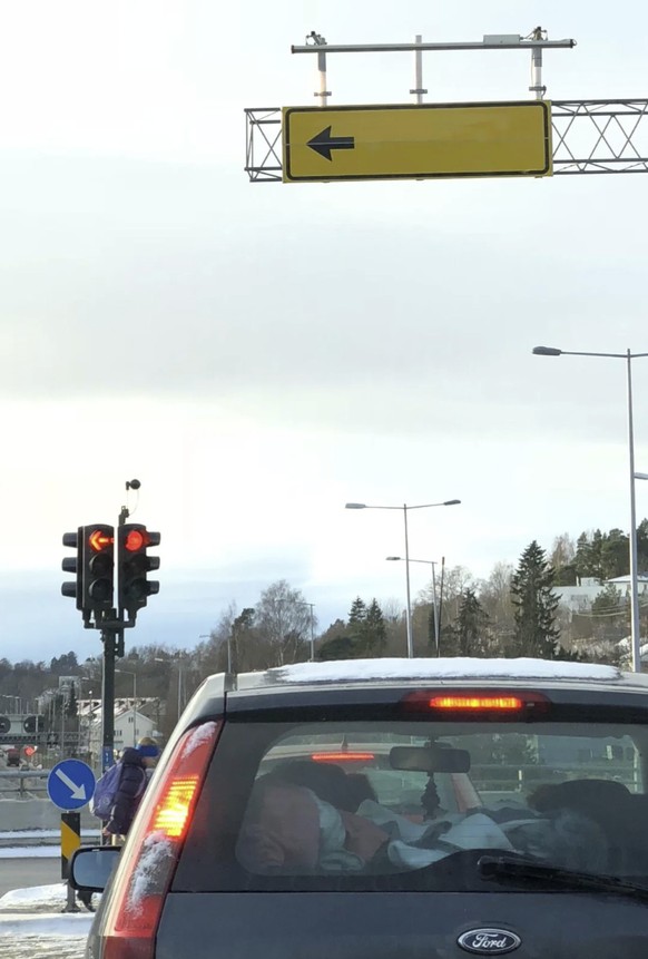 Lustige verwirrende Strassenschilder