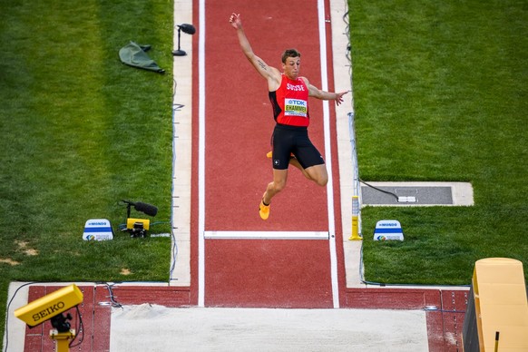 Simon Ehammer of Switzerland competes for the men&#039;s long jump final during the IAAF World Athletics Championships, at the Hayward Field stadium, in Eugene, United States, Saturday, July 16, 2022. ...