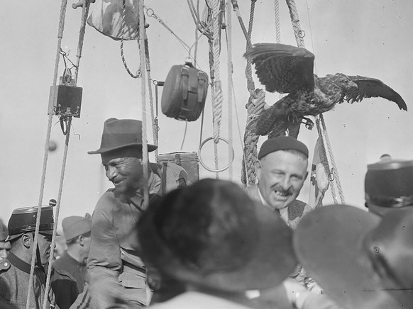 Louis Ansermier (à droite sur la photo) n&#039;a pas pris le départ à Genève en 1922 avec...
https://gallica.bnf.fr/ark:/12148/btv1b53089220c.r=ansermier?rk=21459;2
