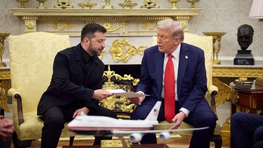 Donald Trump et Volodymyr Zelensky à la Maison-Blanche: le président américain semble mettre ses efforts de paix en suspens.