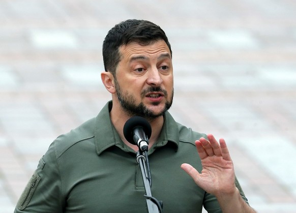 epa10185942 Ukrainian President Volodymyr Zelensky speaks during his meeting with European Commission President Ursula von der Leyen (not pictured) during their meeting in Kyiv, Ukraine, 15 September  ...