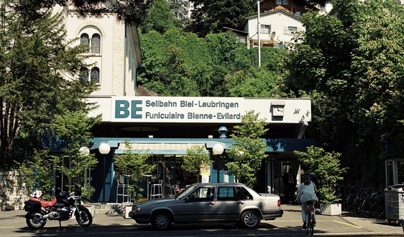 Au bas du funiculaire Bienne-Evilard.