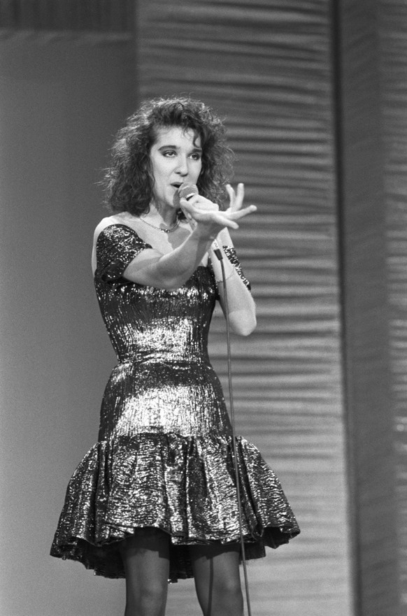 La chanteuse canadienne Céline Dion chante sa chanson &quot;Ne partez pas sans moi&quot; le 7 février 1988 à Morges, en Suisse, lors des éliminatoires suisses du &quot;Grand prix eurovision de la chan ...