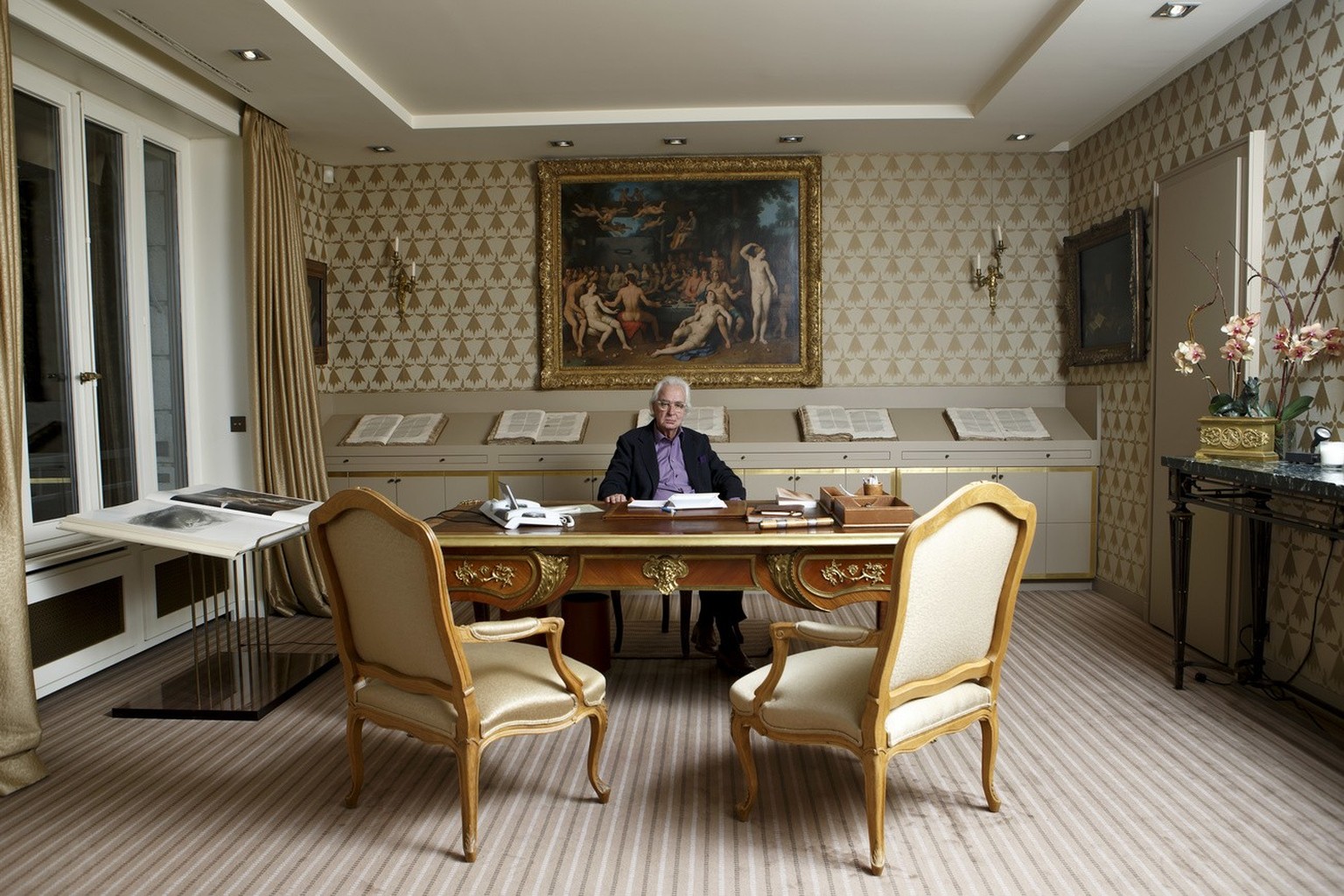 L&#039;avocat Marc Bonnant pose dans son bureau pour le photographe, ce samedi 9 janvier 2016 a Geneve. Maitre Bonnant est l&#039;un des trois avocats a defendre l&#039;avocat genevois Dominique Warlu ...