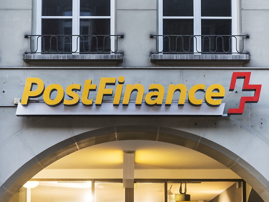 Le logo de Postfinance dans sa succursale de la Aarbergergasse