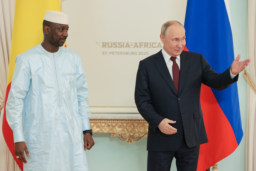 Le président par intérim du Mali, Assimi Goita et le président russe Vladimir Poutine à Saint-Petersbourg fin juillet.