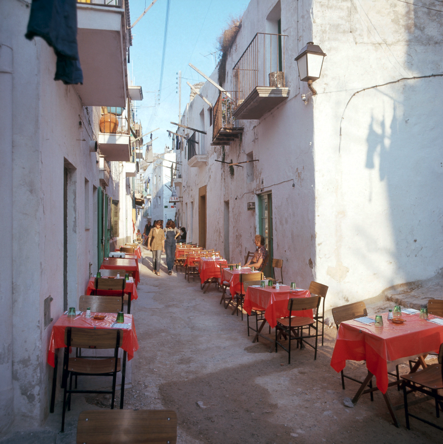 &amp;quot;Walter Rudolph – Ibiza 1976&amp;quot;

https://agonyecstasygallery.com/products/walter-rudolph-ibiza-1976