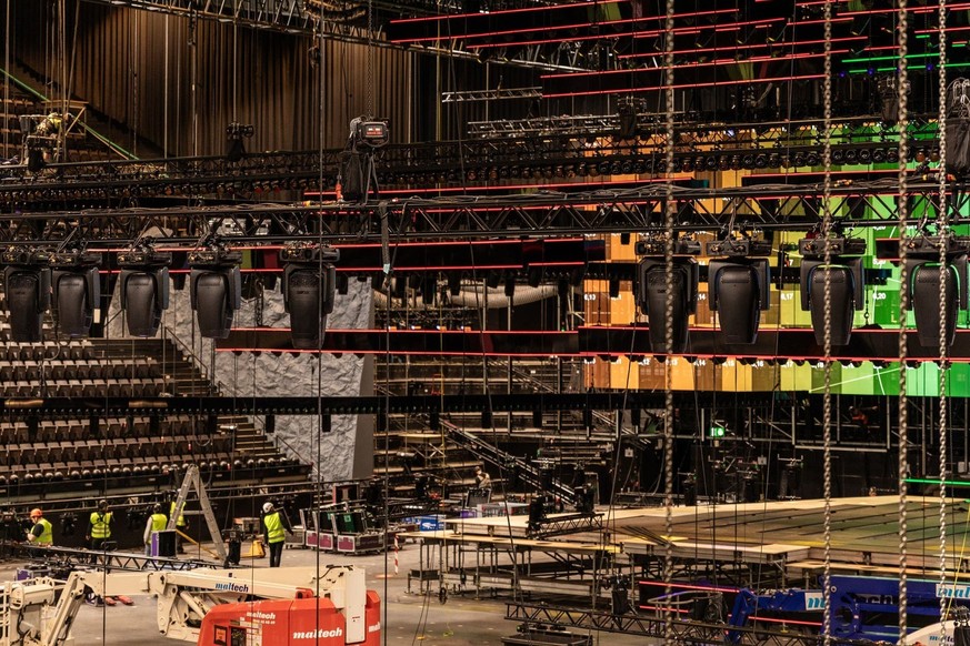 La construction se fait de haut en bas.