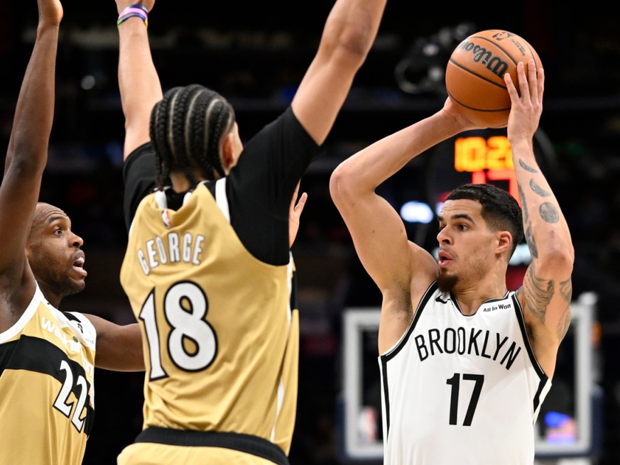 Kyshawn George (18) et les Wizards ont subi face aux Nets leur 12e défaite en 13 matches