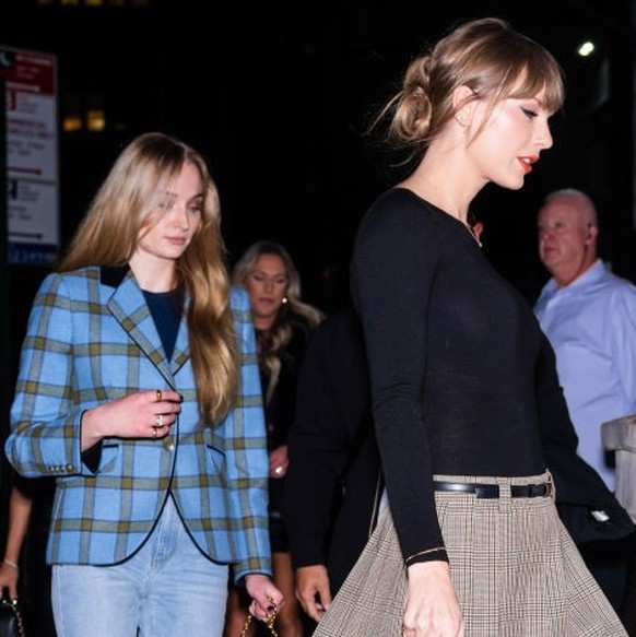NEW YORK, NEW YORK - NOVEMBER 04: Sophie Turner (L) and Taylor Swift are seen in NoHo on November 04, 2023 in New York City. (Photo by Gotham/GC Images)
