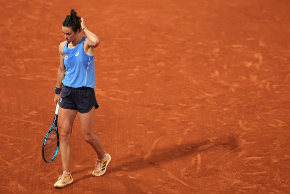 epa12158260 Lois Boisson of France in action during her Women&#039;s semifinal match against Coco Gauff of the USA at the French Open Grand Slam tennis tournament at Roland Garros in Paris, France, 05 ...